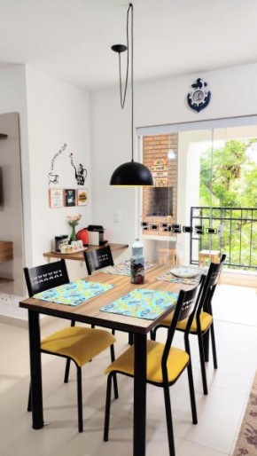 Apto Centro Ubatuba com Varanda Gourmet, Suíte e Piscina